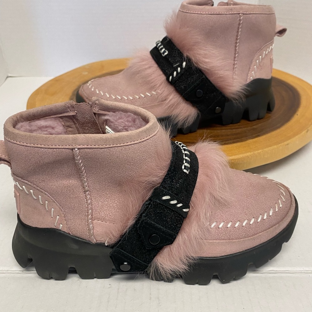 UGG Pink Fur ankle Boots Youth Sz:4 Women’s sz:6